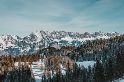 白昼雪山